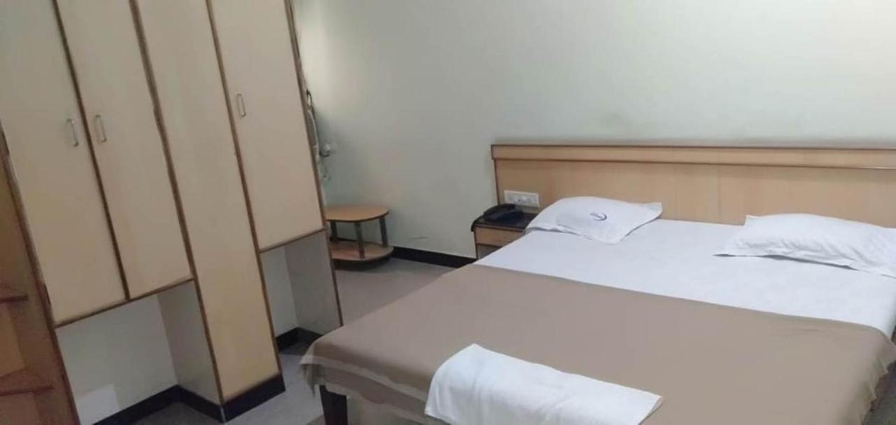 Iroomz Hoysala Residency 벨라리 외부 사진