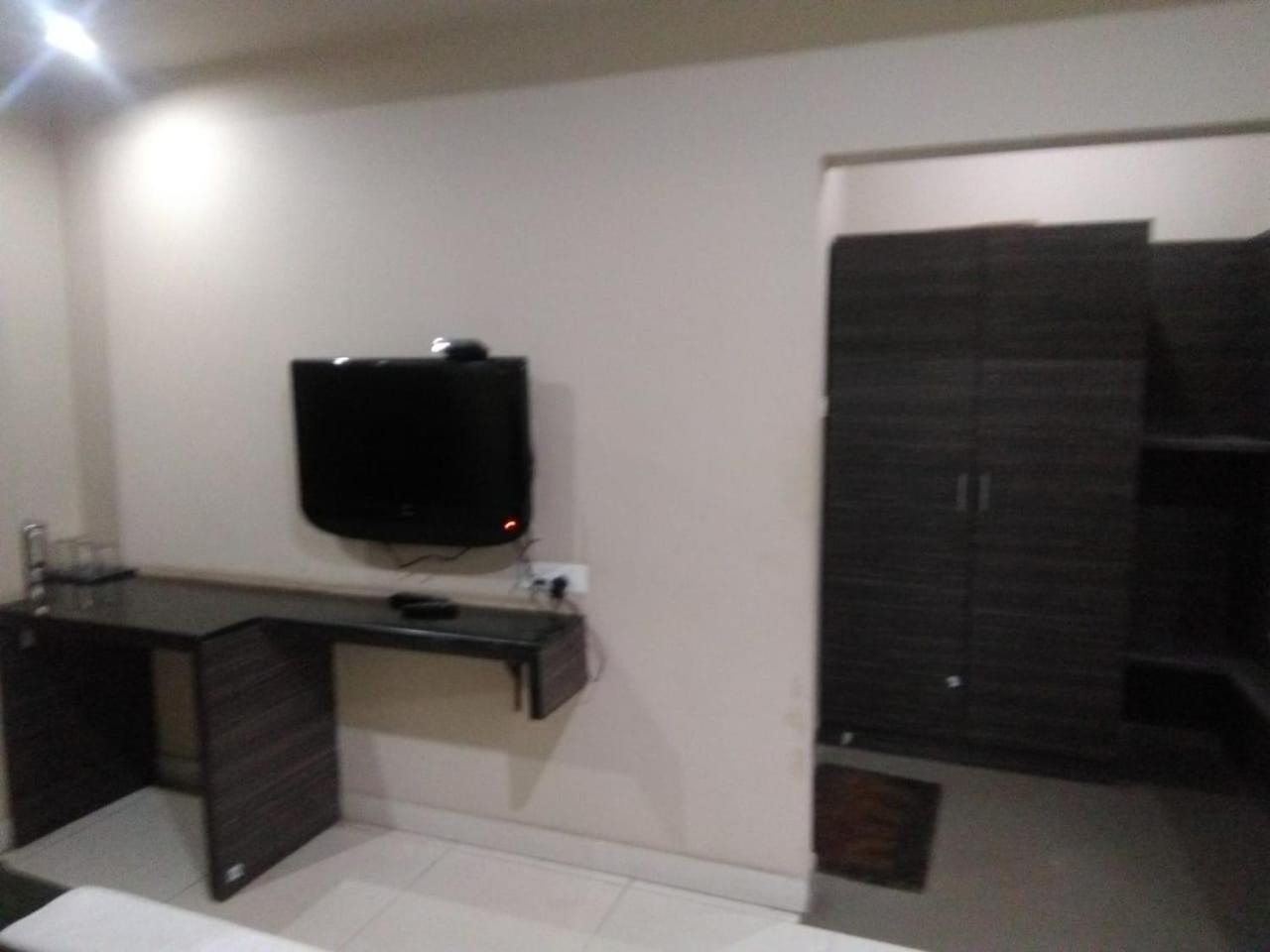 Iroomz Hoysala Residency 벨라리 외부 사진